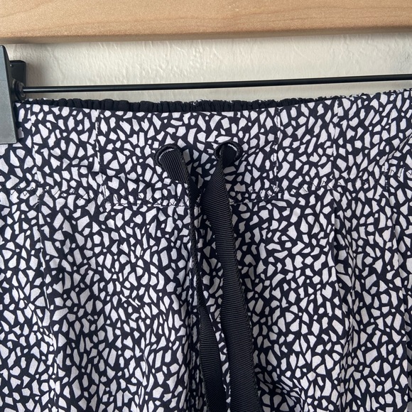 Lululemon spring break away shorts 6 - Picture 8 of 10